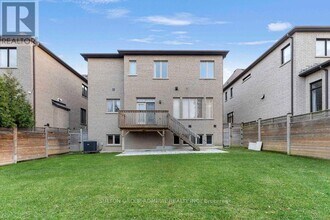 21 Day Lily Cres in Richmond Hill, ON - Building Photo - Building Photo