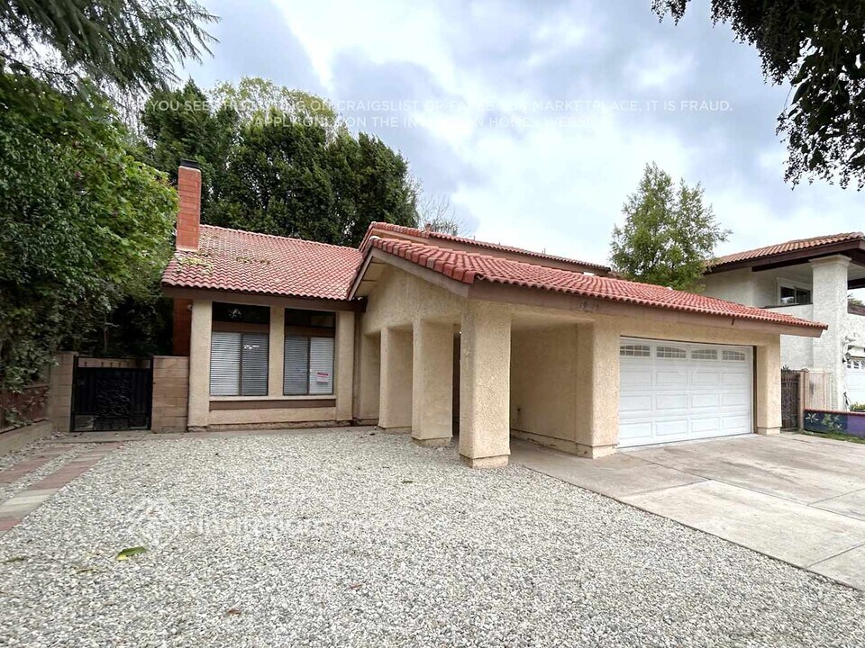 19745 Lull St in Los Angeles, CA - Building Photo