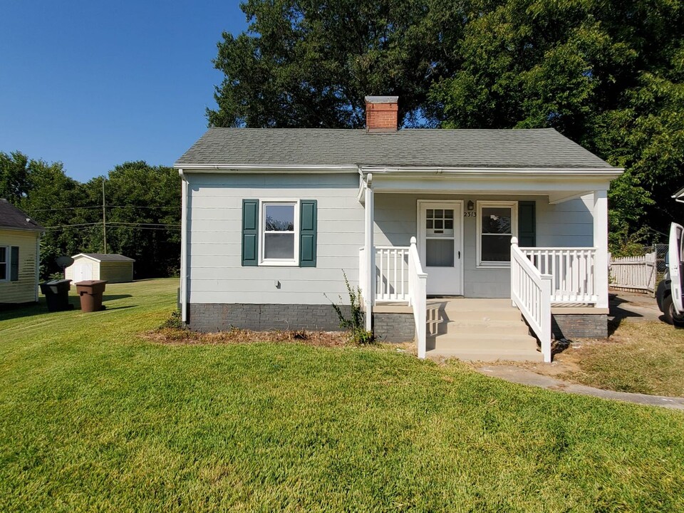 2313 Maple St in Greensboro, NC - Building Photo