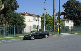 Garrett Gardens in Los Angeles, CA - Building Photo - Building Photo