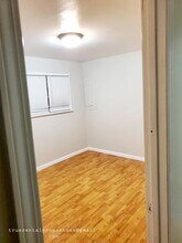 3343 Ward Ave, Unit A in Bremerton, WA - Foto de edificio - Building Photo