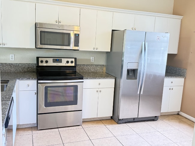 9084 SW 153rd Ct in Miami, FL - Foto de edificio - Building Photo