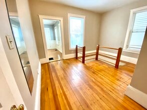 32 Fairmont Ave, Unit 1R in Cambridge, MA - Foto de edificio - Building Photo