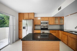 8240 SW 149th Ct in Miami, FL - Foto de edificio - Building Photo