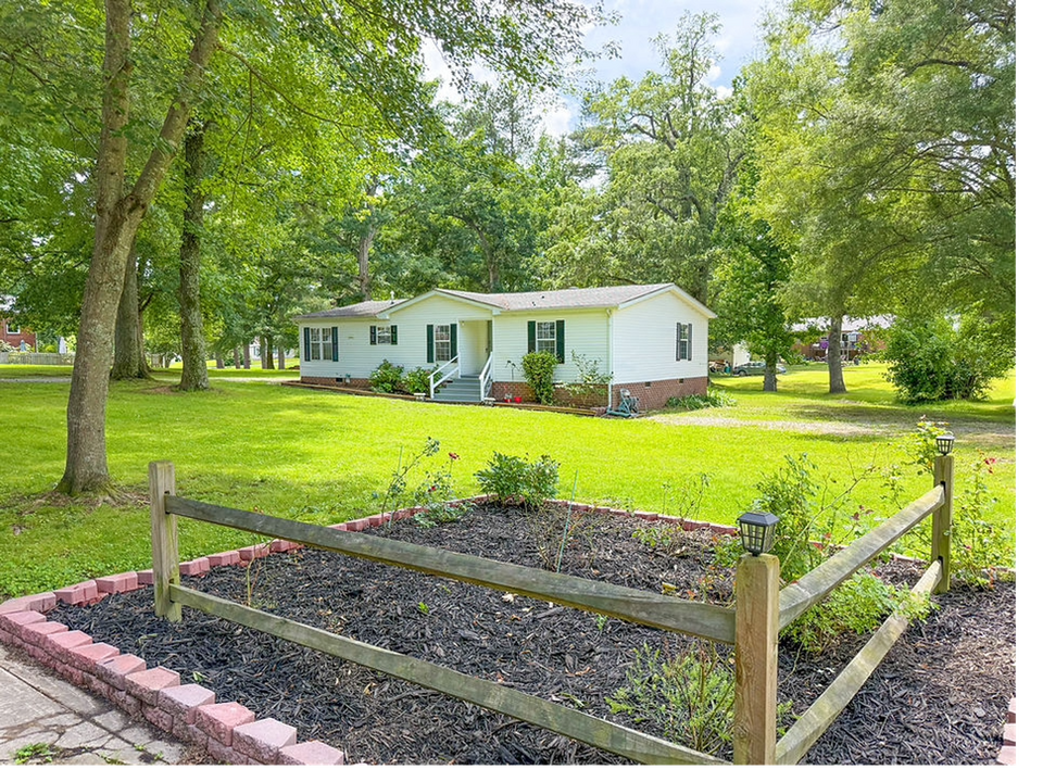 305 Mc Lean St in Burkeville, VA - Building Photo