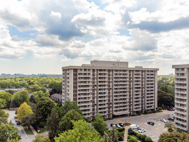 50 Inverlochy Blvd in Markham, ON - Building Photo - Building Photo