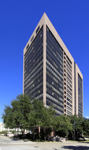 Oxford Condominium in Houston, TX - Building Photo - Building Photo