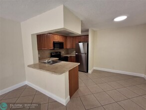 10922 Royal Palm Blvd in Coral Springs, FL - Building Photo - Building Photo