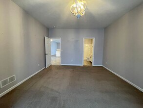 6971 Annandale Dr in Kalamazoo, MI - Foto de edificio - Building Photo