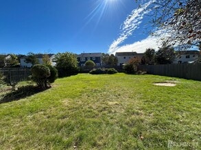 34 Stonewall Dr in Edison, NJ - Building Photo - Building Photo
