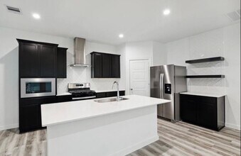 2911 Crown Gate Dr in Houston, TX - Building Photo - Building Photo