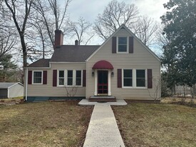 1321 Peaks St in Bedford, VA - Building Photo