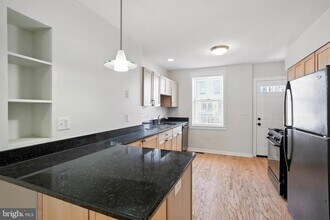 251 S Robinson St in Baltimore, MD - Building Photo - Building Photo