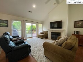 312 Glenwood Dr in Jefferson, NC - Building Photo - Building Photo