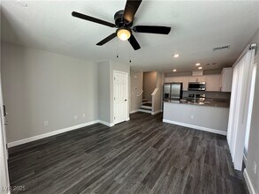 2834 Champagne Gold Ave in North Las Vegas, NV - Building Photo - Building Photo