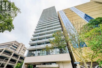 210 Simcoe St in Toronto, ON - Building Photo - Building Photo