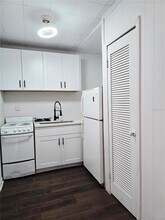 1300 77th Ave N in St. Petersburg, FL - Building Photo - Building Photo