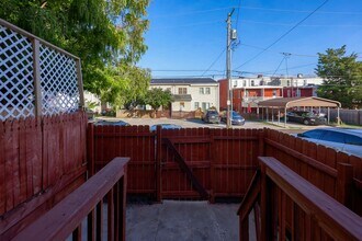 327 E Locust St in York, PA - Building Photo - Building Photo