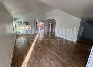 522 Charlotte Dr in San Marcos, CA - Building Photo - Building Photo