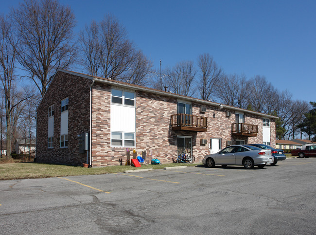 615 Debra Pl in Cortland, OH - Foto de edificio - Building Photo