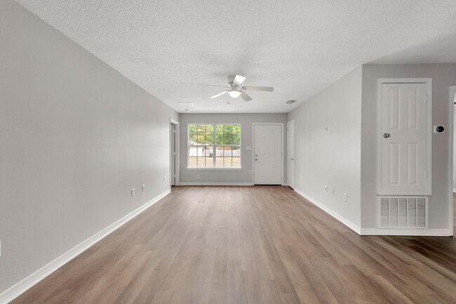 6042 Queen St in Milton, FL - Building Photo - Building Photo