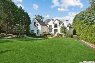 675 Falls Lake Dr in Alpharetta, GA - Building Photo - Building Photo
