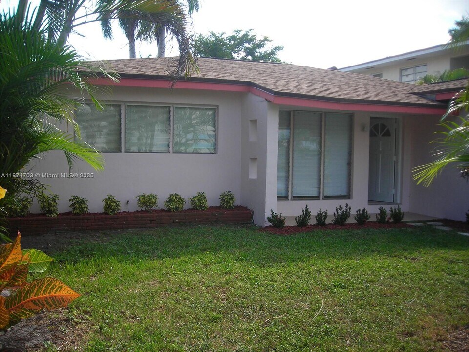 1428 Hayes St in Hollywood, FL - Building Photo