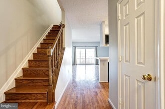 12111 Wedgeway Pl in Fairfax, VA - Building Photo - Building Photo