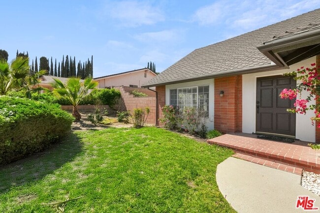 18657 Kirkcolm Ln in Los Angeles, CA - Building Photo - Building Photo