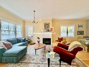 381 Huron Ave, Unit 1 in Cambridge, MA - Building Photo - Building Photo