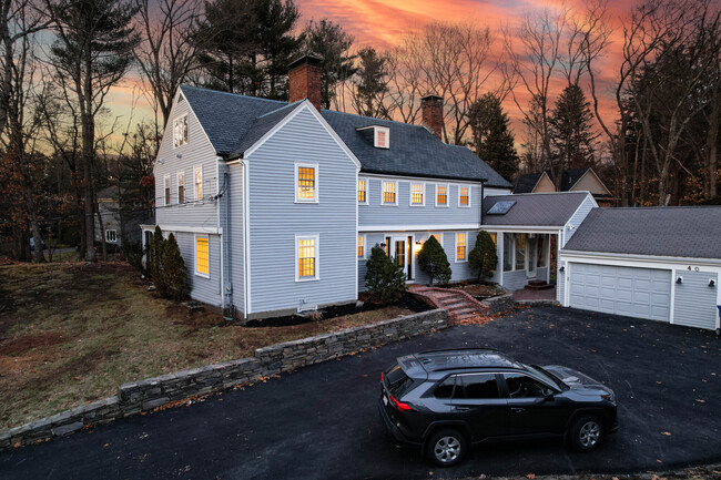 40 Puddingstone Ln in Newton, MA - Foto de edificio - Building Photo
