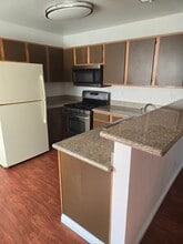 4659 Krissylouise Way, Unit B in Las Vegas, NV - Foto de edificio - Building Photo