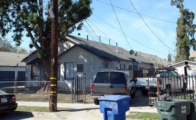 1142 N Wall Ave in San Bernardino, CA - Foto de edificio - Building Photo