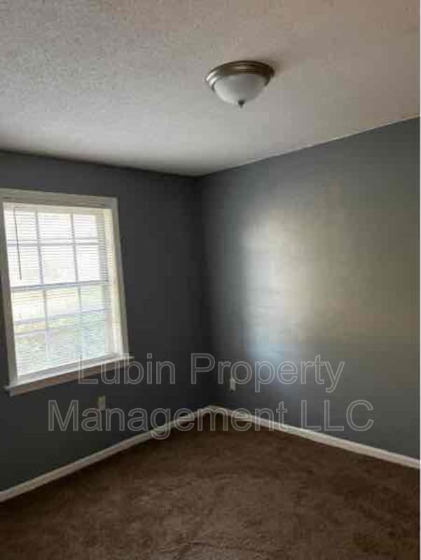 2883 Coach Dr in Memphis, TN - Building Photo - Building Photo