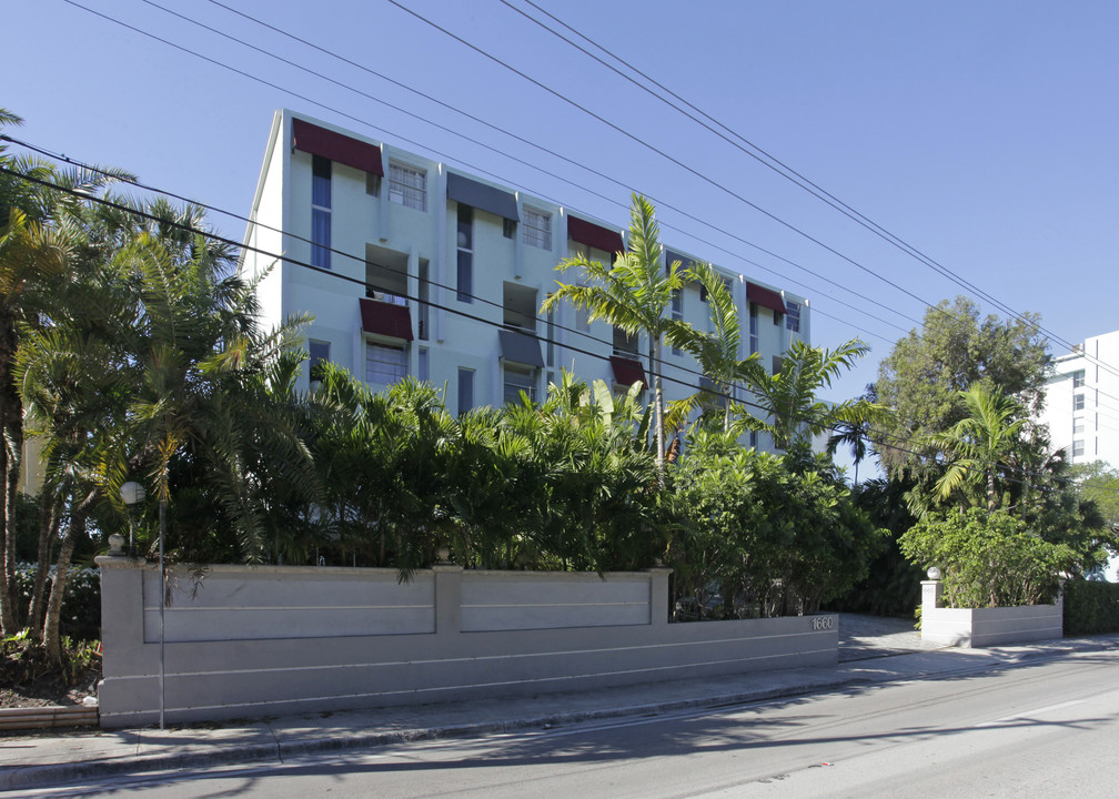 The Lofts on the Park in North Miami, FL - Foto de edificio