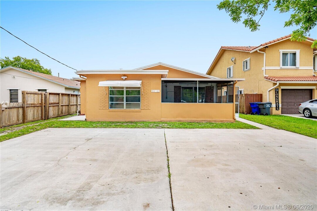 5843 Tyler St-Unit -1 in Hollywood, FL - Building Photo