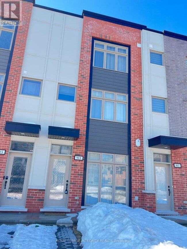 property at 913 Moses Tennisco St