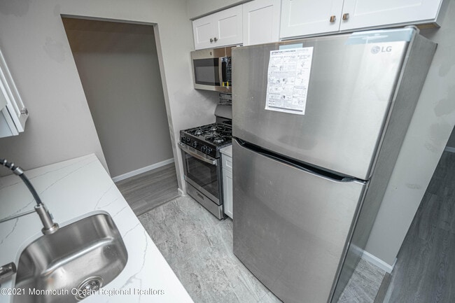 30 Windsor Terrace in Freehold, NJ - Building Photo - Building Photo