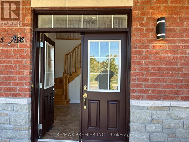1 Poulias Ave in Richmond Hill, ON - Building Photo - Building Photo