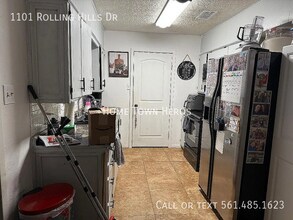 1101 Rolling Hills Dr in Longview, TX - Building Photo - Building Photo