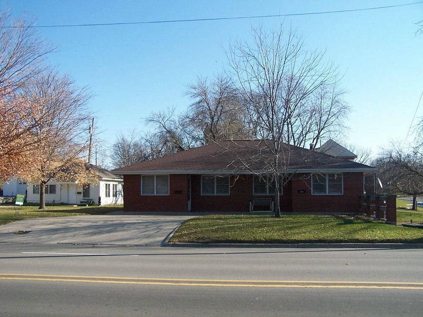 417-425 6th St in Nevada, IA - Building Photo