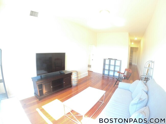 1463 Beacon St