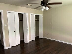 205 N Ormsby St, Unit #1 in Alvin, TX - Building Photo - Building Photo