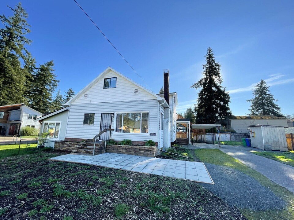 13810 SE Knight St in Portland, OR - Building Photo