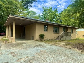 566 Lamar Dr in Forest Park, GA - Building Photo - Building Photo