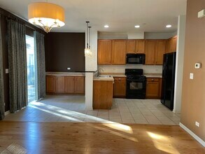 5611 Wildspring Dr in Lake In The Hills, IL - Building Photo - Building Photo