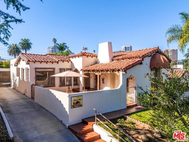 1511 Pandora Ave in Los Angeles, CA - Building Photo - Building Photo