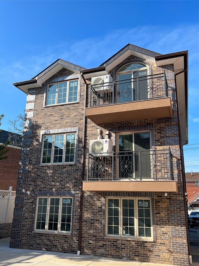134-22 Booth Memorial Ave in Queens, NY - Building Photo - Building Photo