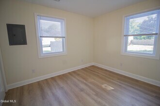13 Loralee Dr in Colonie, NY - Building Photo - Building Photo