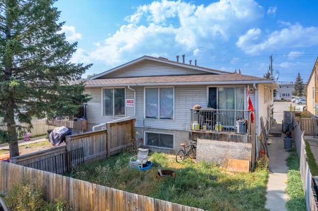 1211 43 St SE in Calgary, AB - Building Photo - Primary Photo